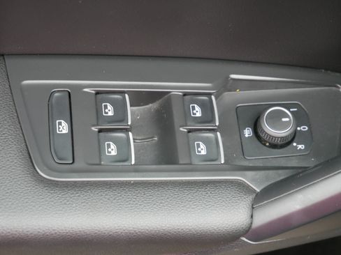 Used 2021 Volkswagen Tiguan SE AWD/4WD image 20