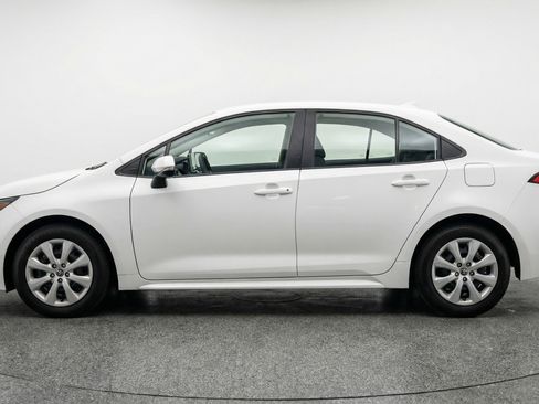 Used 2025 Toyota Corolla LE FWD image 5