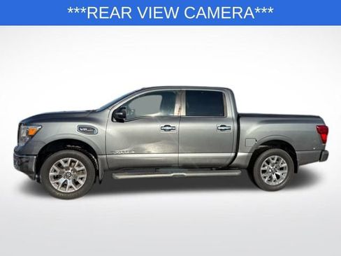 Used 2017 Nissan Titan SV image 3