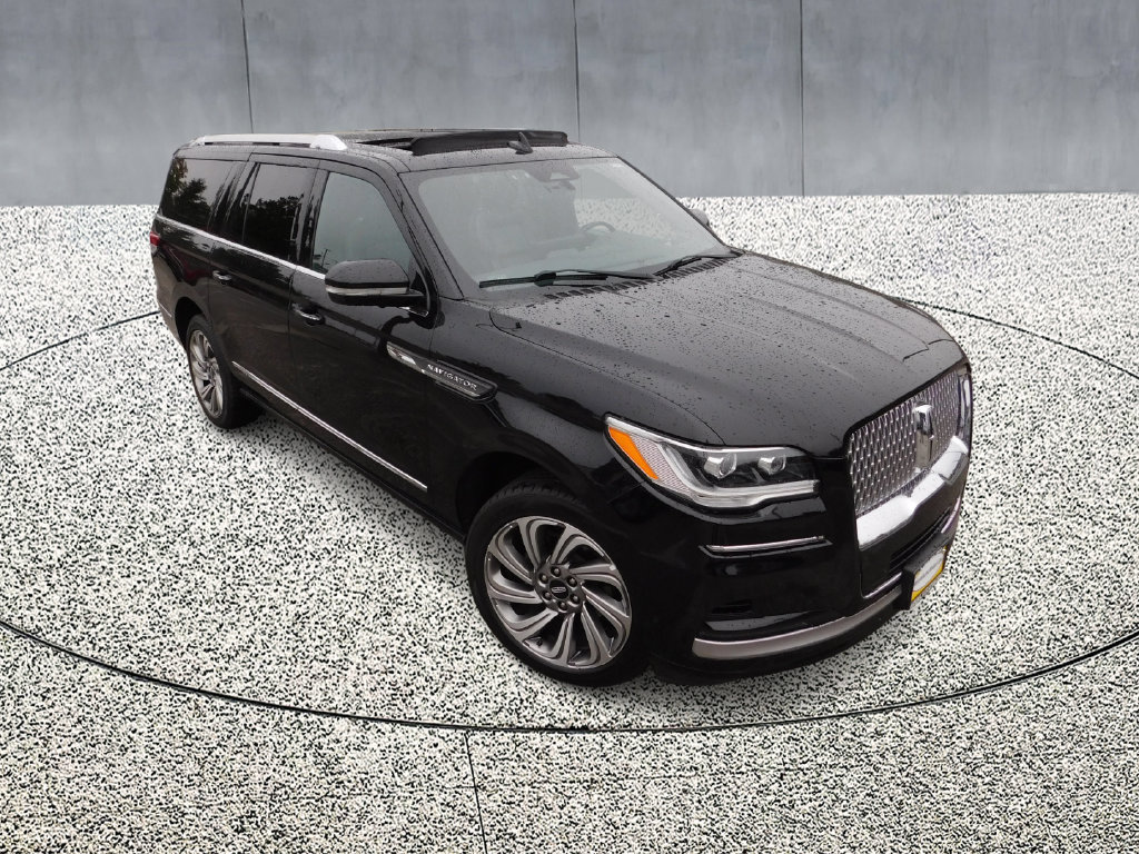 Used 2022 Lincoln Navigator L Reserve AWD/4WD image 2