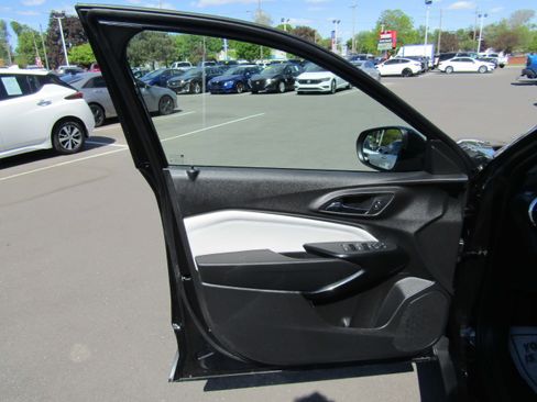 Used 2026 Chevrolet Trax LT FWD image 9