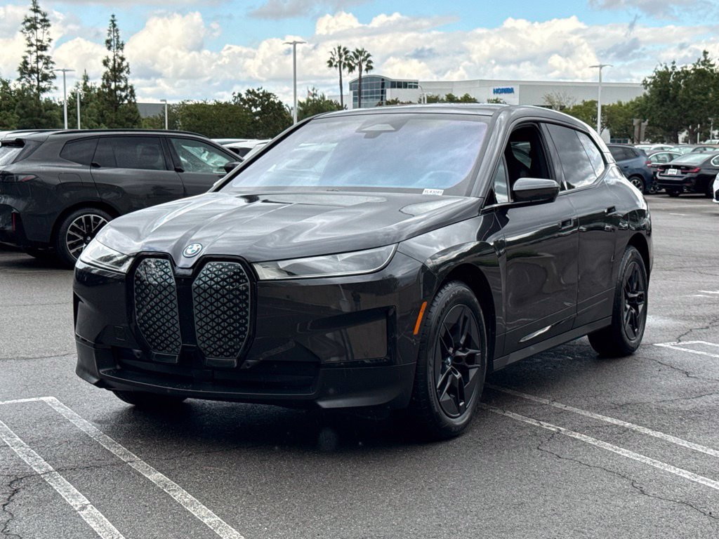 Used 2024 BMW iX xDrive50 w/ Convenience Package AWD/4WD image 2