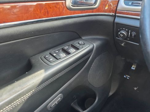 Used 2013 Jeep Grand Cherokee Limited w/ Luxury Group II AWD/4WD image 19