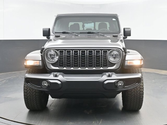 Used 2025 Jeep Gladiator Sport AWD/4WD image 3