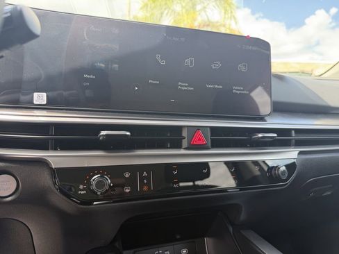 New 2026 Kia Sorento LX FWD image 33