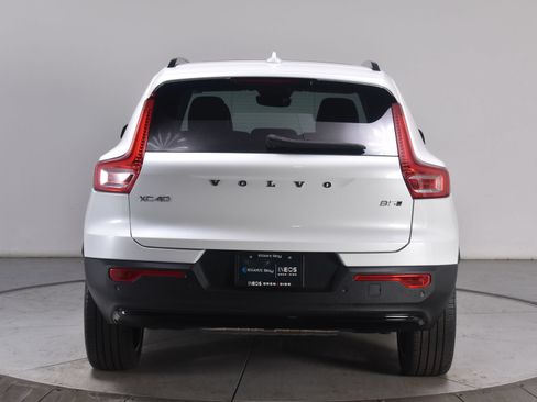 Used 2023 Volvo XC40 B5 Ultimate w/ Protection Package Premier AWD/4WD image 5