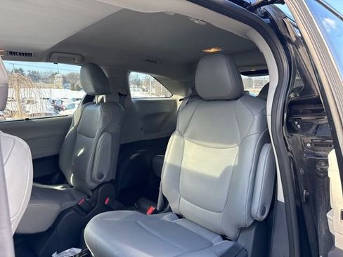 Used 2024 Toyota Sienna XLE image 22
