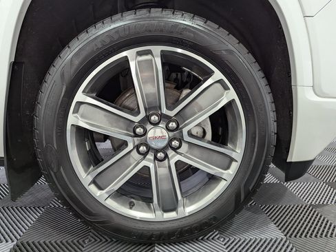 Used 2017 GMC Acadia Denali w/ Technology Package AWD/4WD image 5