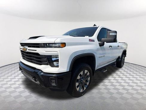 Used 2024 Chevrolet Silverado 2500 Custom AWD/4WD image 1