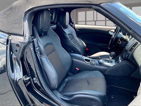 Used 2014 Nissan 370Z Touring RWD image 7