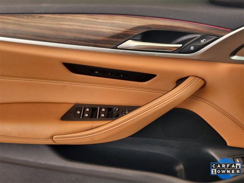 Used 2021 BMW 530i w/ Convenience Package image 25