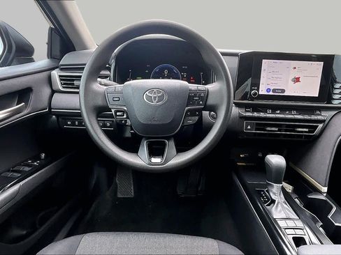 Used 2025 Toyota Camry LE w/ Convenience Package FWD image 6