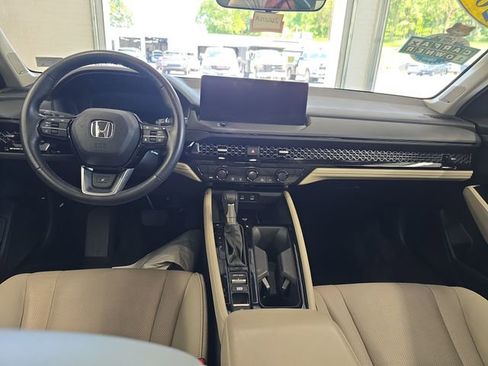 Used 2025 Honda Accord Touring image 11