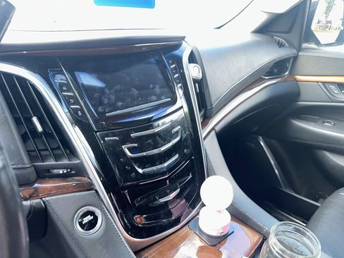 Used 2016 Cadillac Escalade ESV 2WD image 9