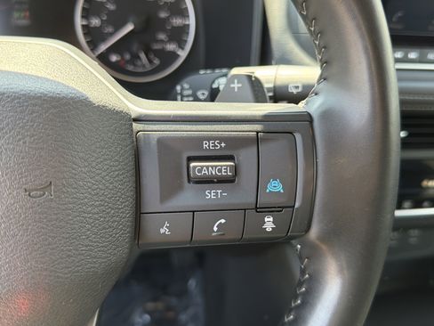 Used 2025 Nissan Rogue SV image 26