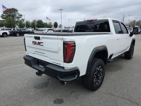 Used 2024 GMC Sierra 2500 AT4X image 3