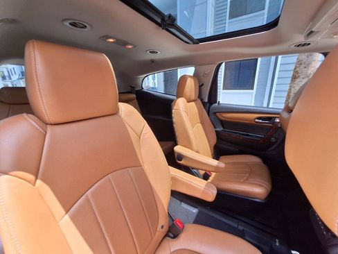 Used 2014 Chevrolet Traverse LTZ FWD image 29