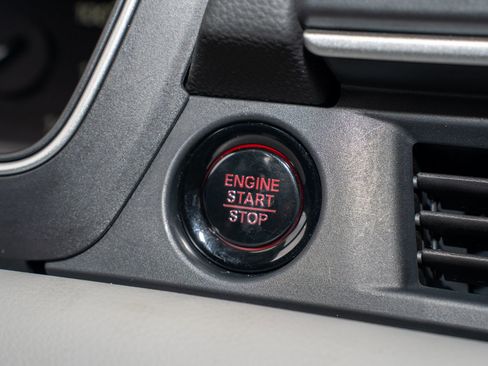 Used 2025 Honda Pilot EX-L image 36