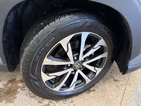 Used 2024 Toyota Corolla Cross XLE w/ Convenience Package image 13