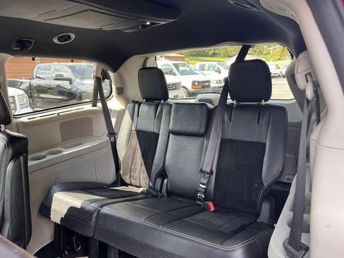 Used 2017 Dodge Grand Caravan SXT w/ Driver Convenience Group FWD image 25