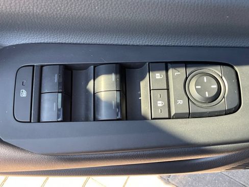 Used 2025 Toyota Prius LE FWD image 26