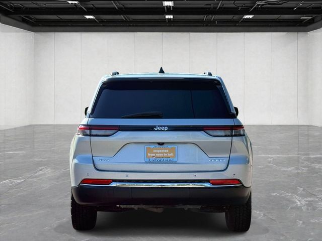 Used 2022 Jeep Grand Cherokee Laredo w/ Luxury Tech Group I AWD/4WD image 6