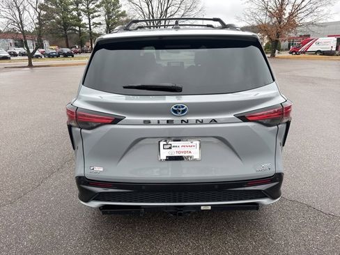 Used 2023 Toyota Sienna XSE image 4