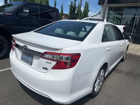 Used 2014 Toyota Camry XLE w/ Leather Package FWD image 6