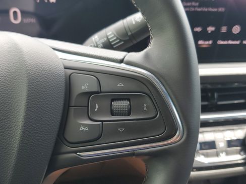Used 2025 Buick Envista Sport Touring w/ Convenience I Package FWD image 24