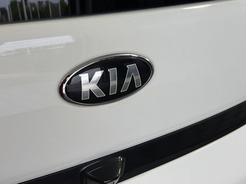 Used 2015 Kia Soul + FWD image 17