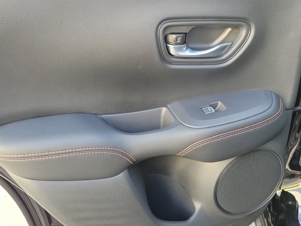 Used 2027 Honda HR-V Sport image 16