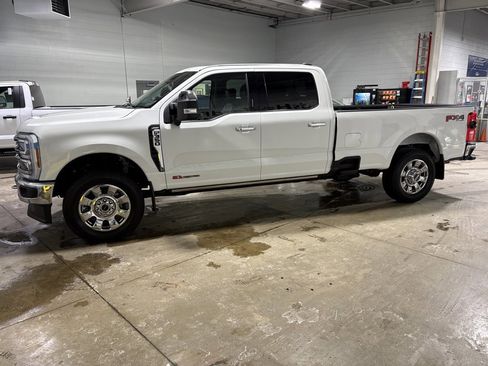 Used 2024 Ford F350 Lariat w/ Lariat Ultimate Package image 3
