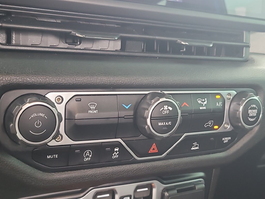 Used 2025 Jeep Gladiator Sport AWD/4WD image 23