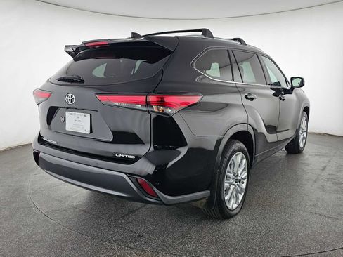 Used 2023 Toyota Highlander Limited FWD image 5