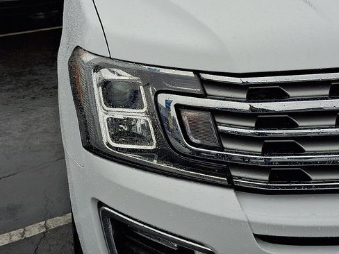 Used 2020 Ford Expedition Limited image 10