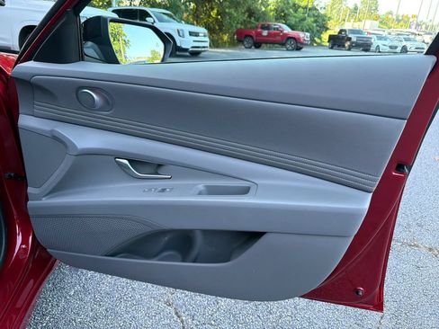 Used 2025 Hyundai Elantra Sport FWD image 14