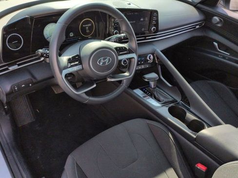 Used 2022 Hyundai Elantra SEL w/ Convenience + Premium Package image 14