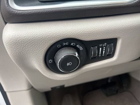 Used 2018 Chrysler Pacifica Touring-L image 17