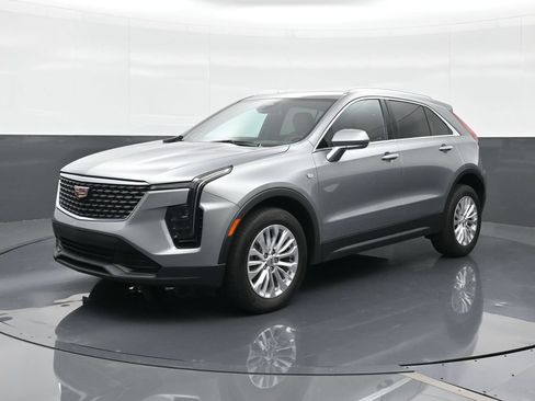 Certified 2024 Cadillac XT4 Luxury w/ Cold Weather Package FWD image 1