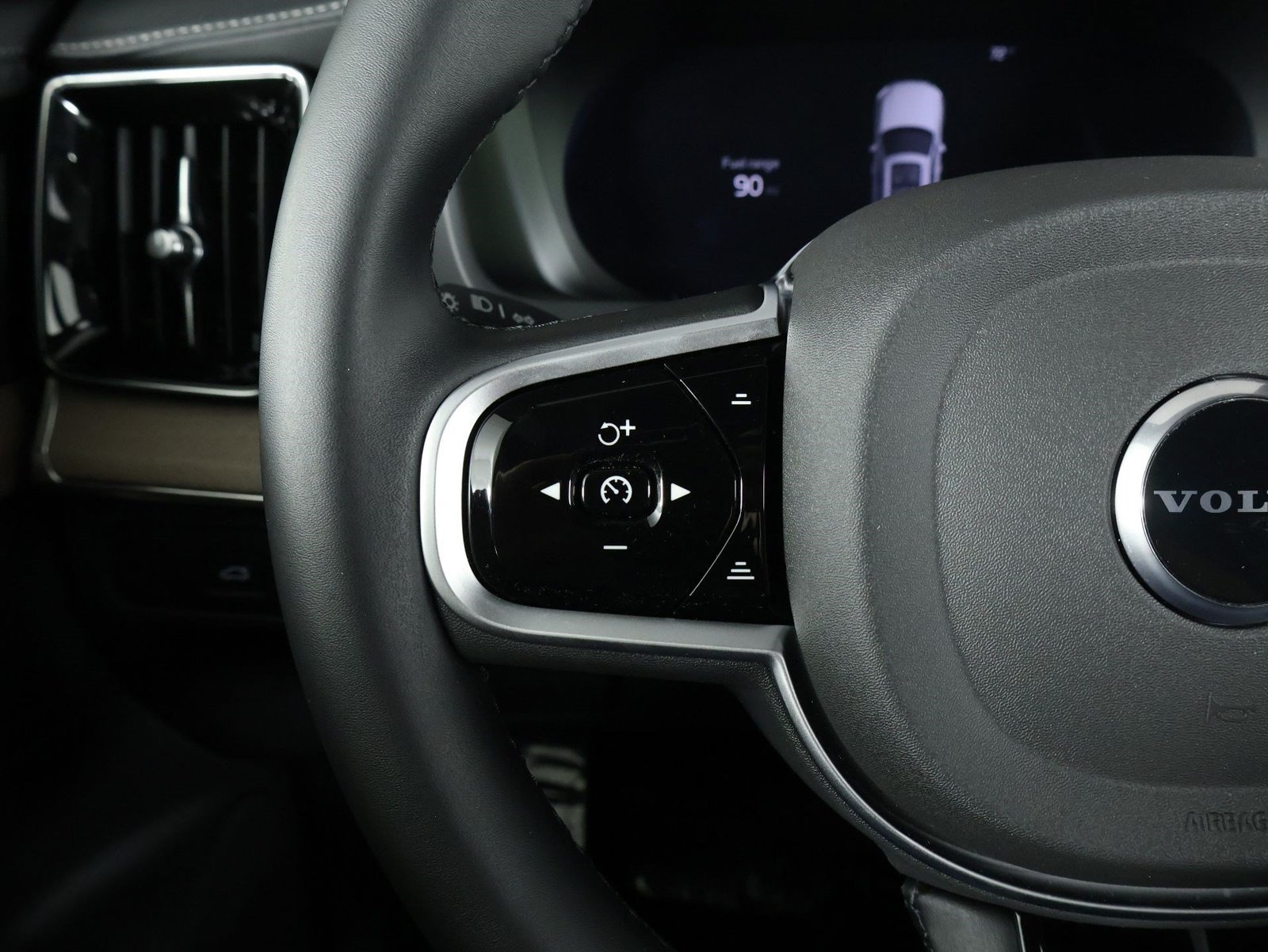 Used 2026 Volvo XC90 B6 Plus w/ Protection Package AWD/4WD image 10
