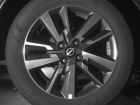 Used 2025 Nissan Versa SV FWD image 18