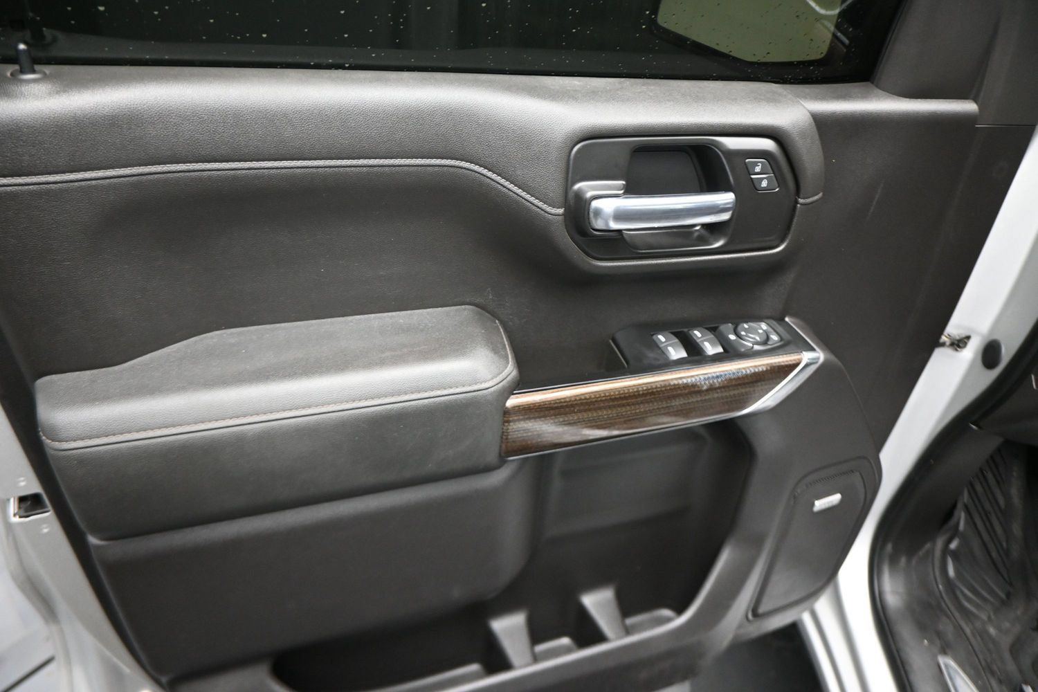 Used 2020 Chevrolet Silverado 1500 RST AWD/4WD image 2