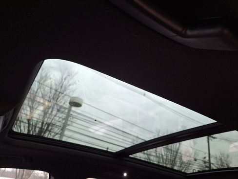 Used 2023 Volkswagen Tiguan SE R-Line image 14