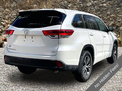 Used 2018 Toyota Highlander LE AWD/4WD image 2