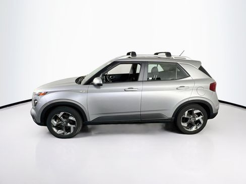 Used 2023 Hyundai Venue SEL FWD image 8