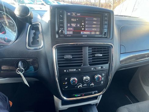 Used 2017 Dodge Grand Caravan SE w/ Power Window Group image 18