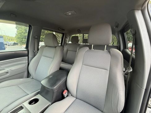 Used 2013 Toyota Tacoma 4x4 Double Cab w/ TRD Sport Pkg image 8