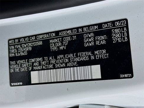 Used 2024 Volvo V60 B5 Cross Country Plus w/ Protection Package Premier image 33