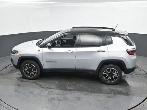 Used 2025 Jeep Compass Trailhawk w/ Trailer Tow Group image 40