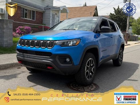 Used 2025 Jeep Compass Trailhawk AWD/4WD image 1